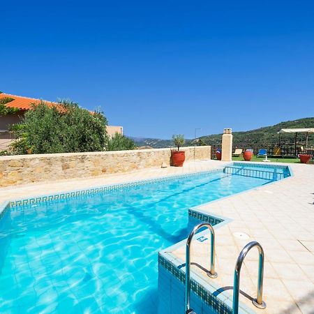 4-Bedroom Topolia House Exterior photo