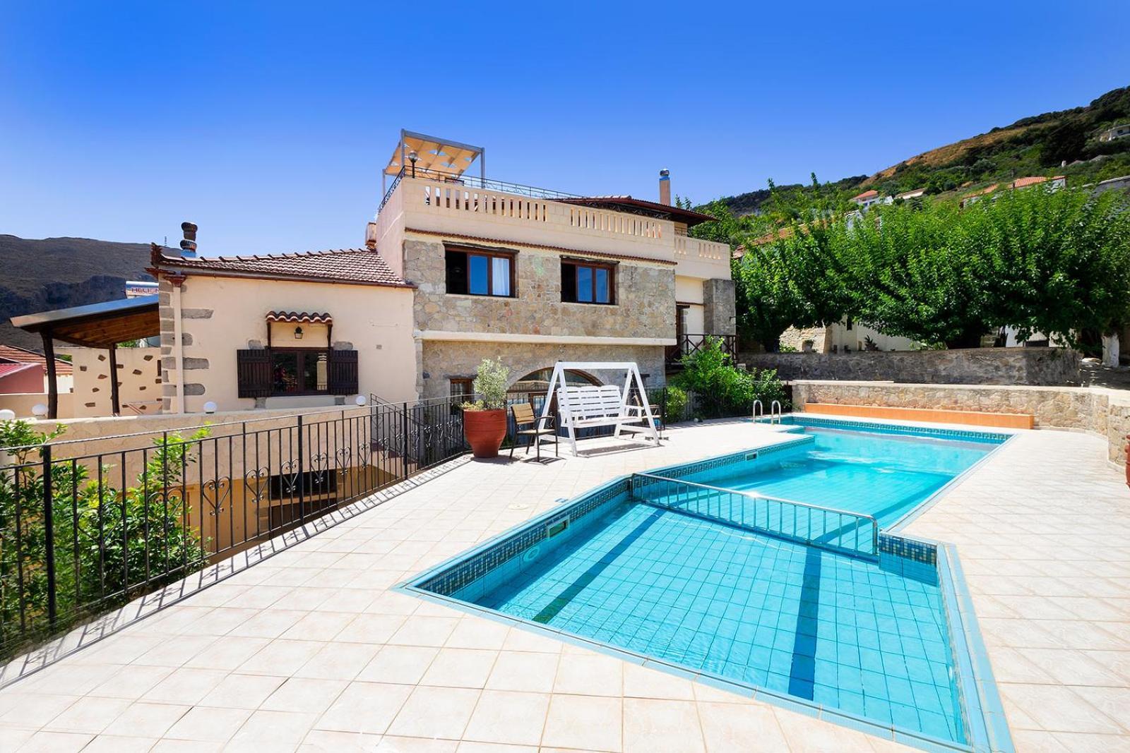4-Bedroom Topolia House Exterior photo