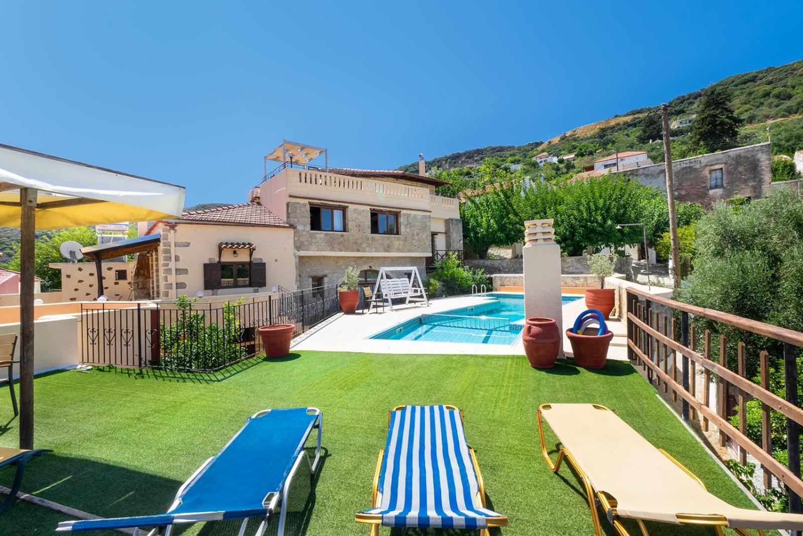 4-Bedroom Topolia House Exterior photo