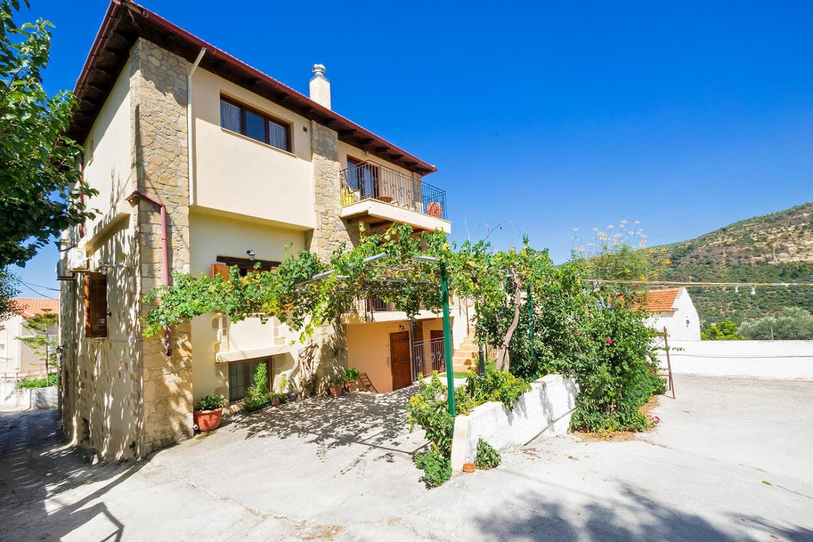4-Bedroom Topolia House Exterior photo