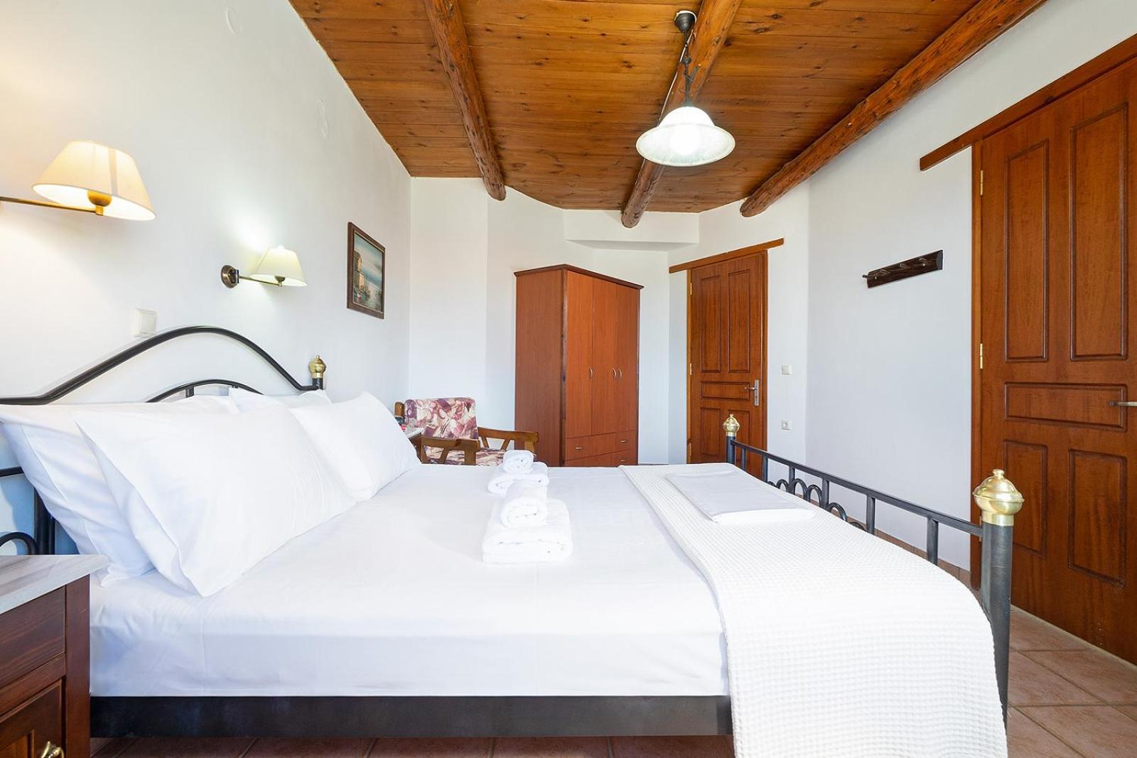 4-Bedroom Topolia House Exterior photo