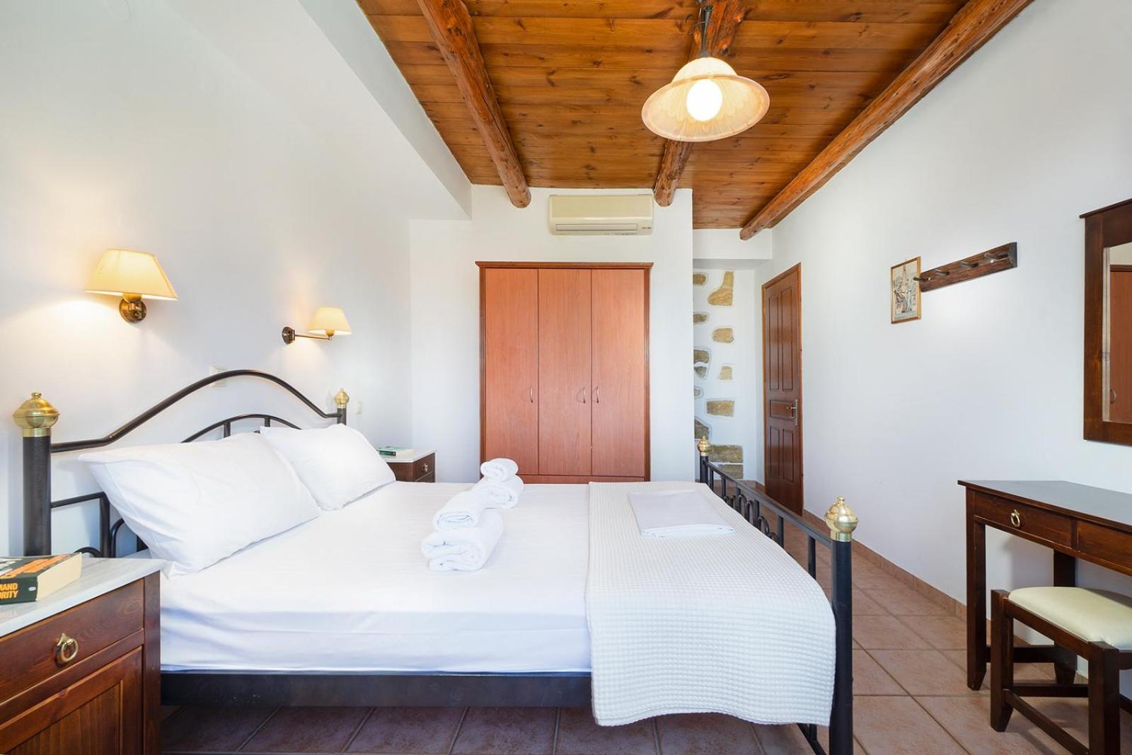 4-Bedroom Topolia House Exterior photo