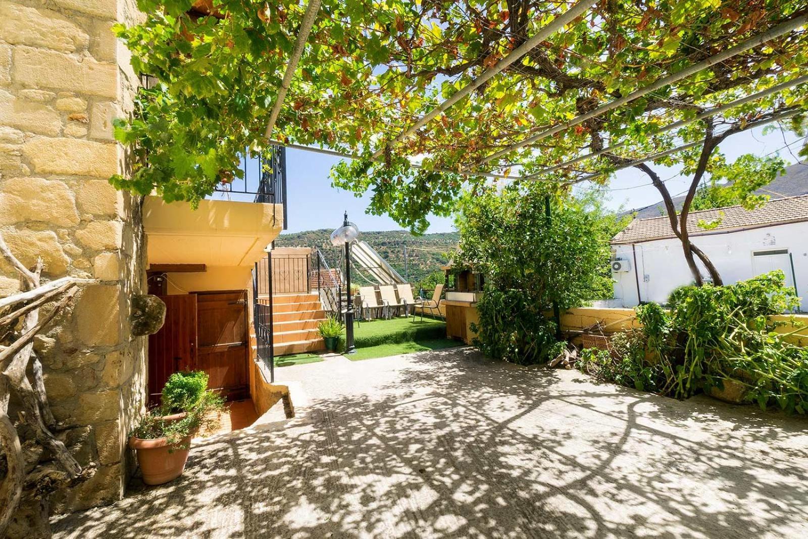 4-Bedroom Topolia House Exterior photo